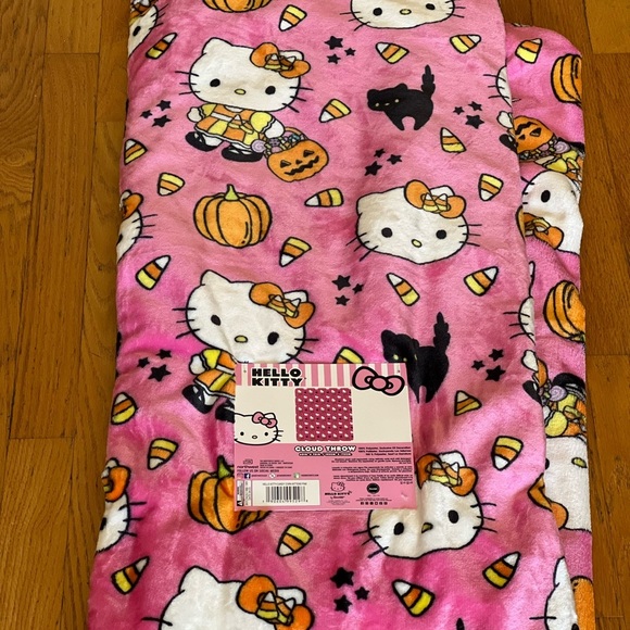 New Hello Kitty Candy Corn Kittens Pink Halloween Plush 60" x 70" Throw Blanket - Picture 6 of 6